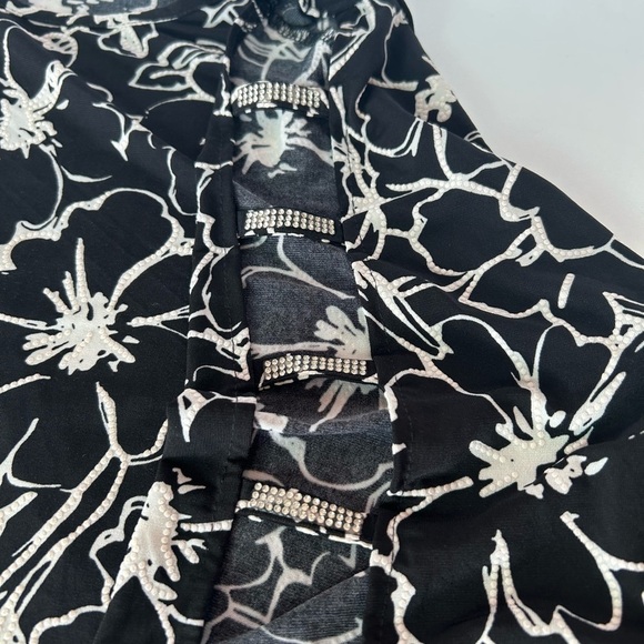 NWOT By Design Black and White Floral With Cut Out Sleeves - Picture 7 of 10